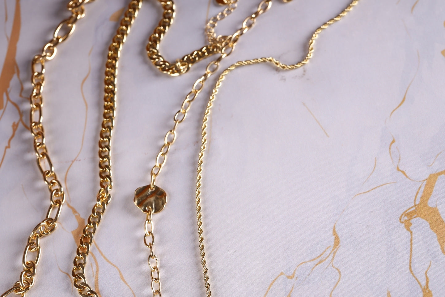 Nickelfreier Schmuck für empfindliche Haut: Worauf sollte man beim Kauf achten?