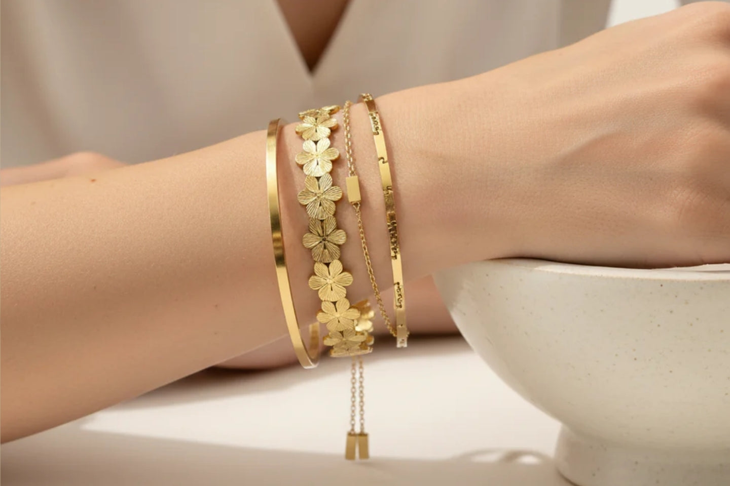 Vergoldeten Edelstahlschmuck richtig pflegen: So bleibt dein Schmuck lange schön