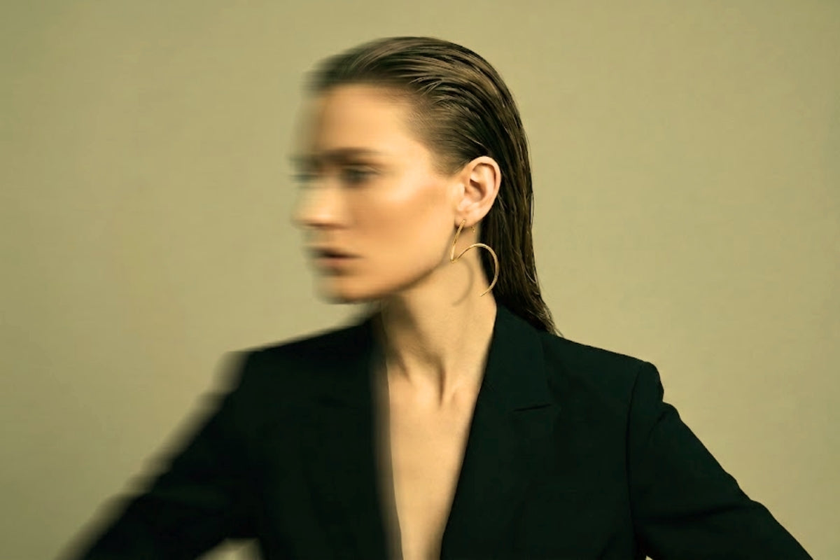 Welche Ohrringe passen zu welcher Gesichtsform? Der große Styling-Guide