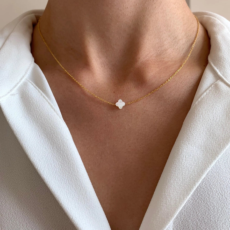 Edelstahlkette mit weißem Kleeblattanhänger