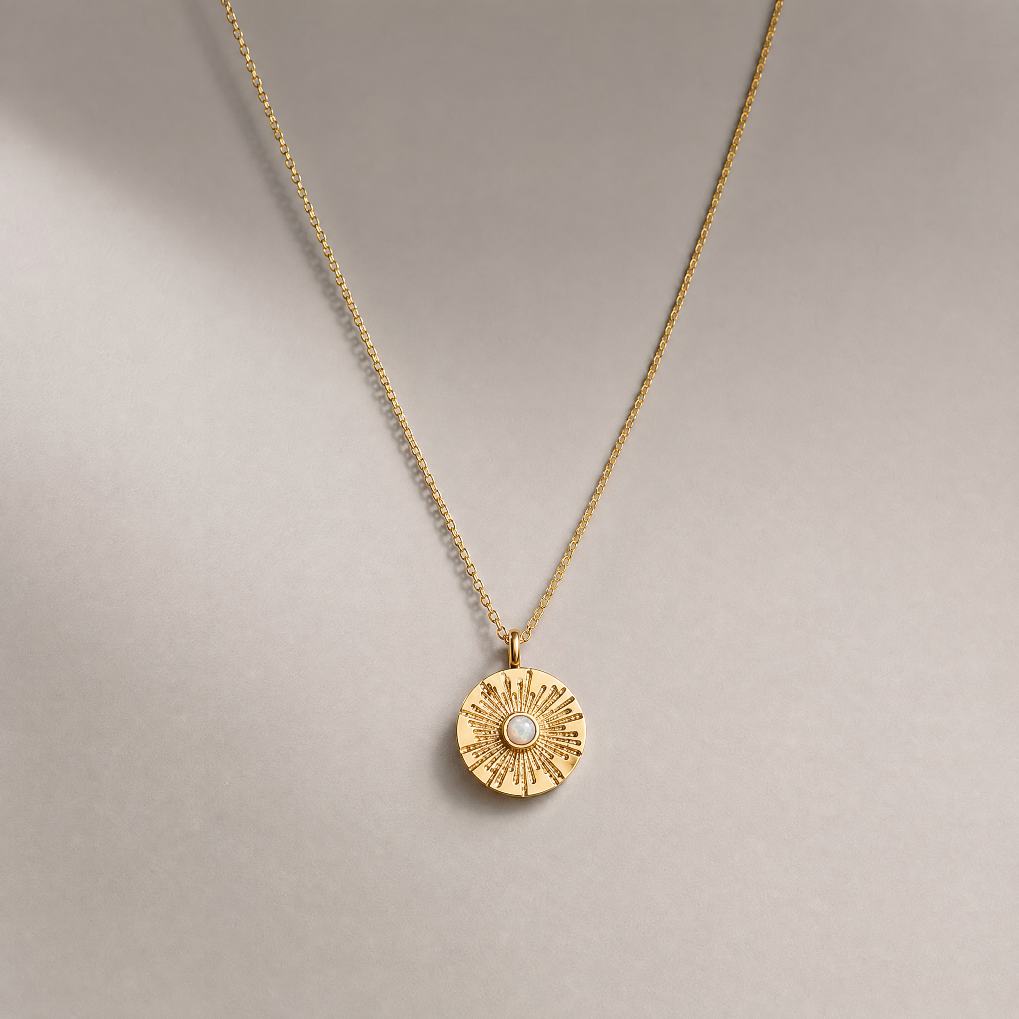 LUVARI Solare Mare – sommerliche Opal-Sonnen-Halskette in Gold