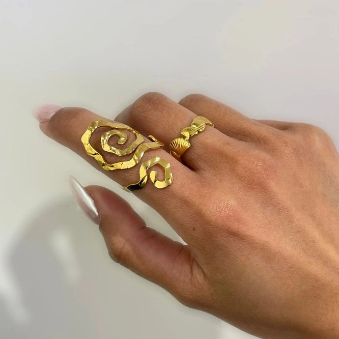 Gaudi Ring aus 14K Goldbeschichtung gehämmertem Edelstahl