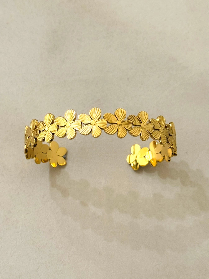Florales Armreifen aus Edelstahl mit 14k Goldbeschichtung