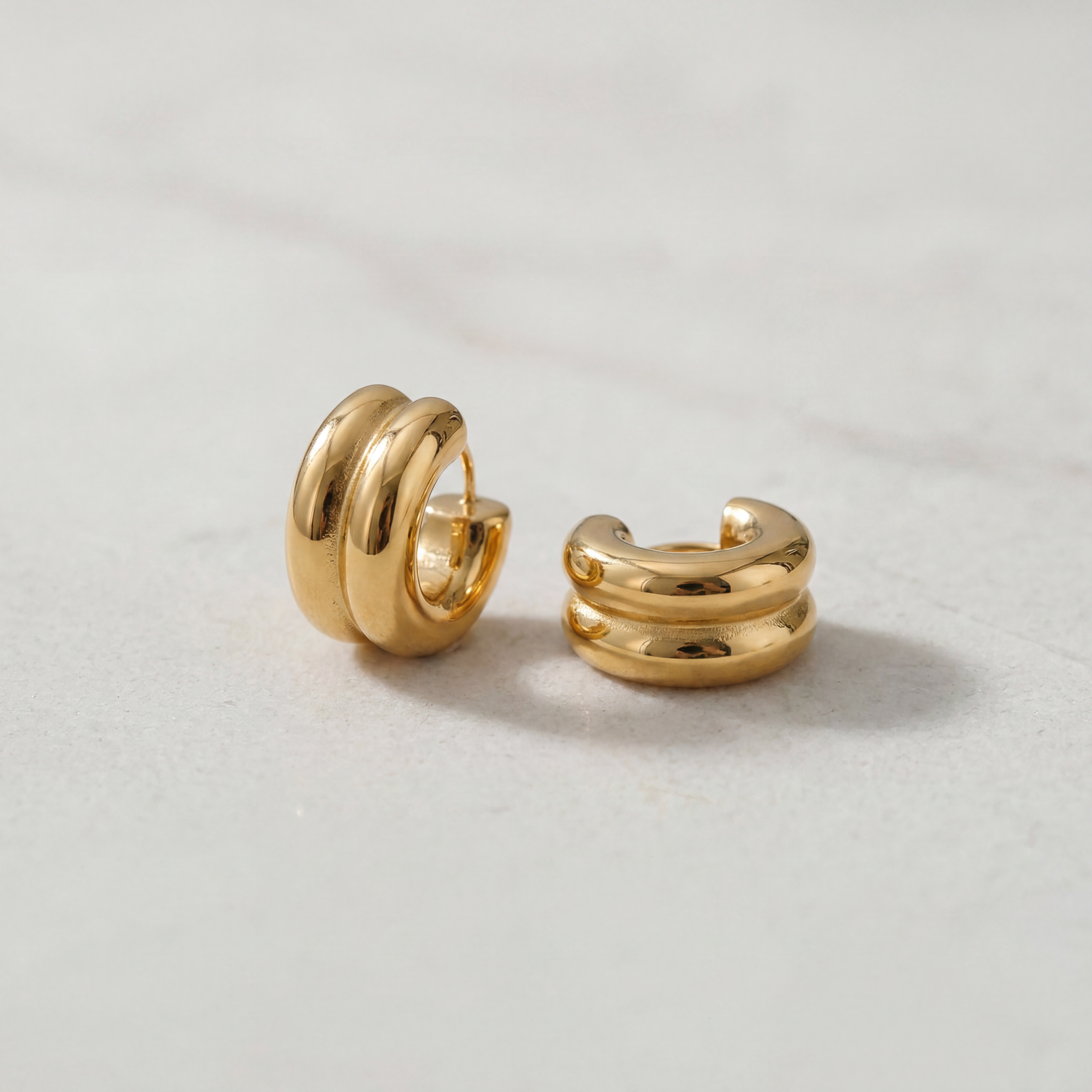 Emma C-Ohrringe, doppelreihiger Gold Look aus Edelstahl