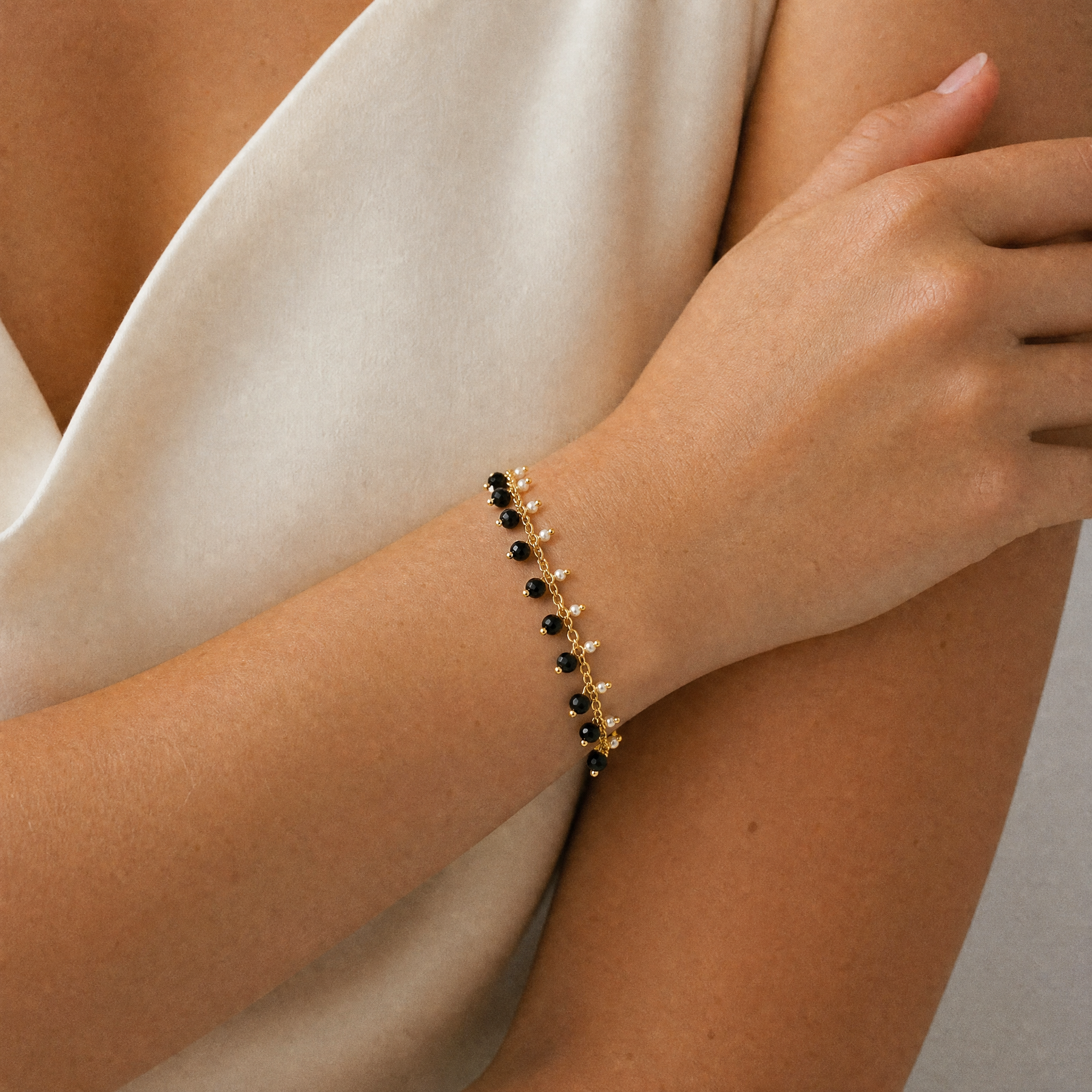 Kito Minimal Armband ,Gold & Schwarz